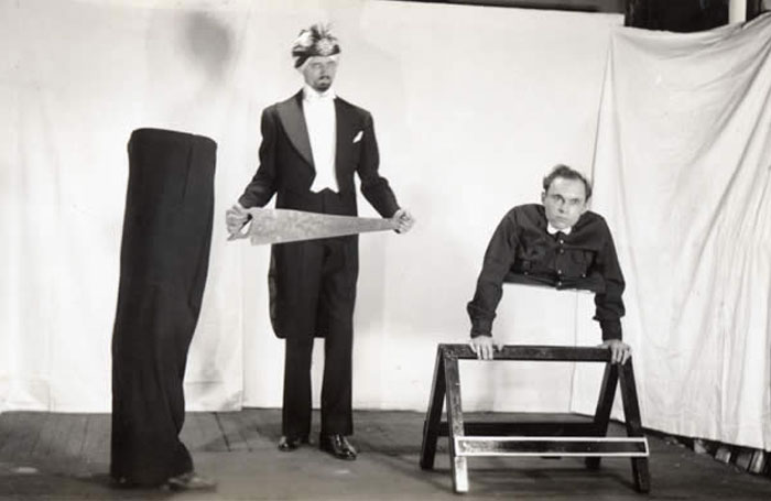 Legless Johnny’s amazing sawing-in-half trick Legless Johnny’s amazing sawing-in-half trick